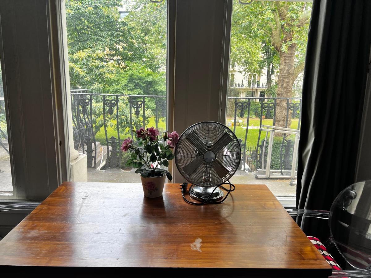 Hyde Park Studio Has Private Balcony With Tranquil Garden View London Exterior photo